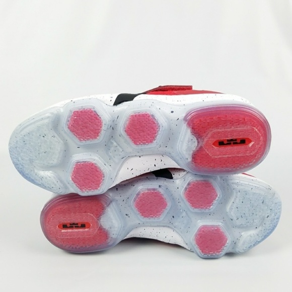 LeBron 14 University Red (GS) 6Y - Picture 4 of 5